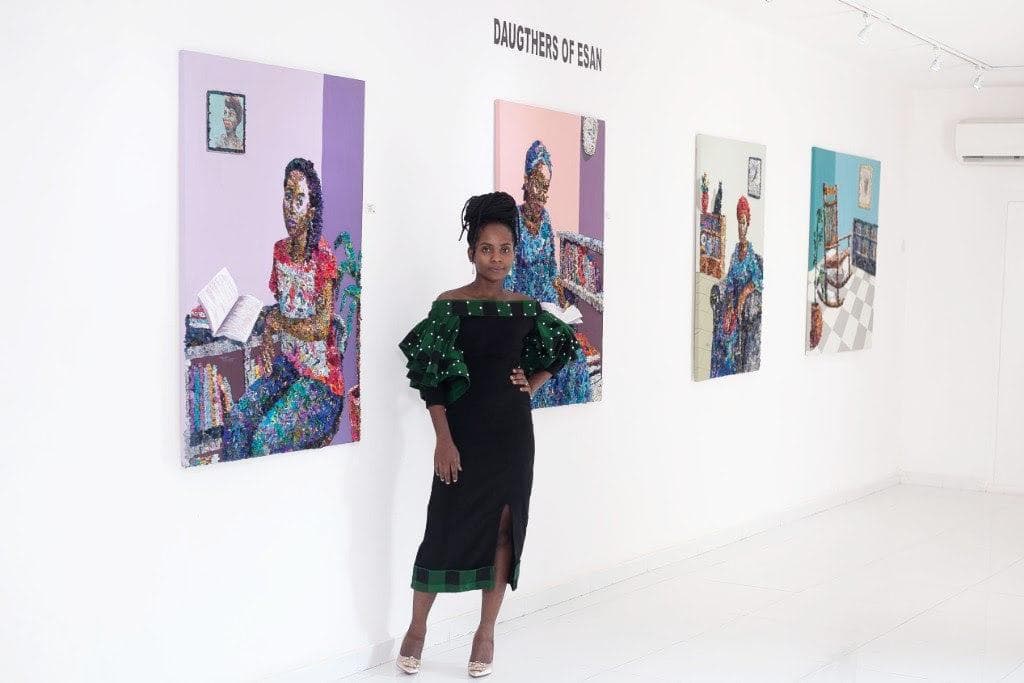 Nigéria : Elle recycle les déchets textiles en tableaux d’art.